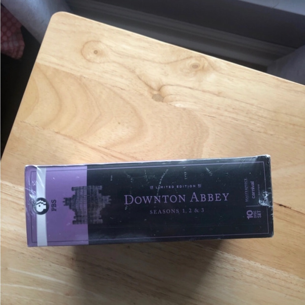 NWT PBS Downton Abbey Seasons 1-3 DVD Box Set - Purple & Black - Picture 3 of 6